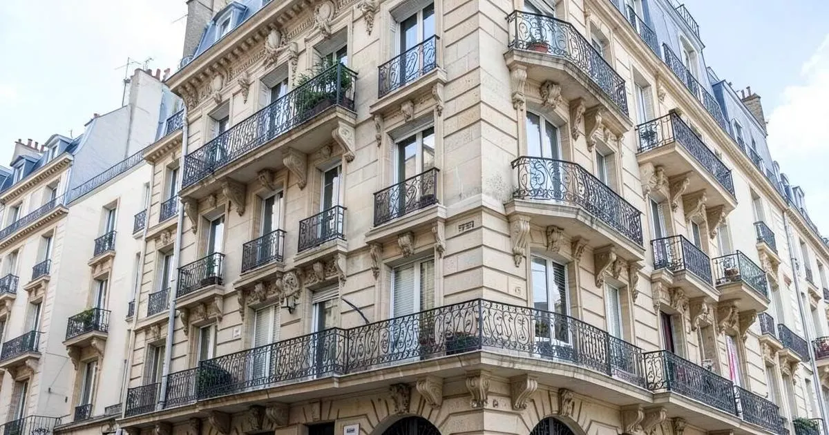 Façades d’immeubles anciens du centre-ville à Dijon